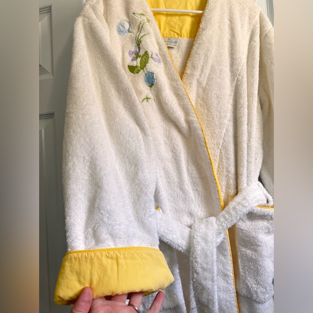 Yves Delorme Paris White Robe with Yellow Trim and Floral Embroidery Sz Med - Picture 6 of 9